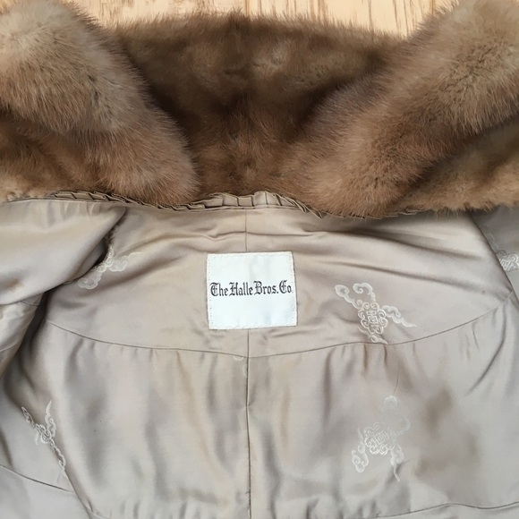 Vintage Mink Stole by The Halle Bros Co Medium Brown Fur Satin lining - Picture 3 of 7